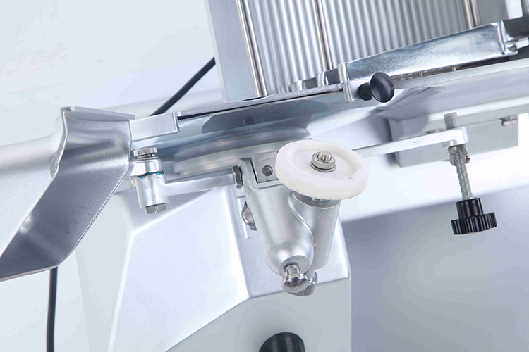 машина для нарезки мяса 